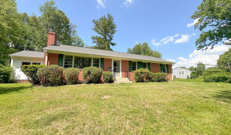 10001 WOODHILL Rd, Bethesda, MD 20817 - 3 Beds, 3 Bath