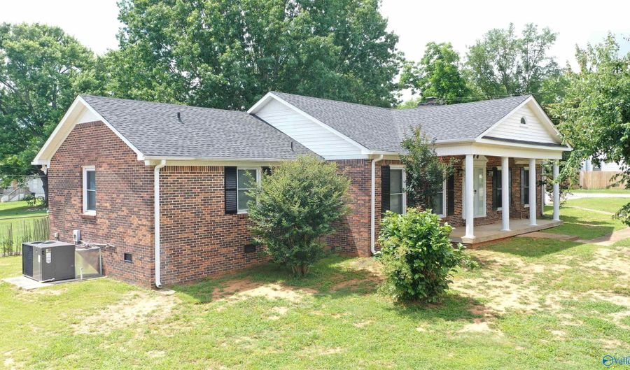 29847 E First Ave, Ardmore, AL 35739 - 3 Beds, 2 Bath
