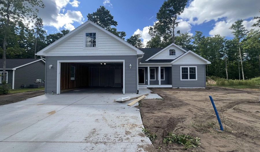 5669 Chokeberry Ln, Grawn, MI 49637 - 4 Beds, 3 Bath