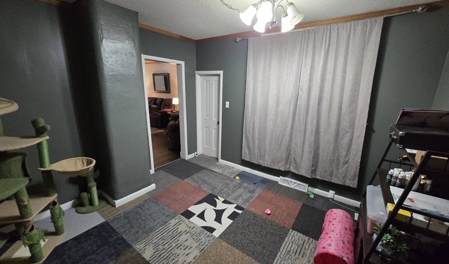 1215 16th St, Auburn, NE 68305 - 3 Beds, 1 Bath