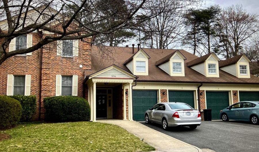 7256 GLEN HOLLOW Court Unit 56/3 56/3, Annandale, VA 22003 - 2 Beds, 2 Bath