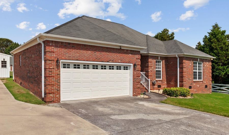 17017 Stone Valley Dr, Athens, AL 35611 - 3 Beds, 2 Bath