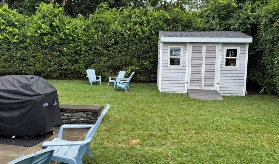 53 Center Ave, Middletown, RI 02842 - 3 Beds, 2 Bath