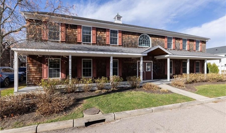 14 Clinton Ave 3, Jamestown, RI 02835 - 3 Beds, 3 Bath