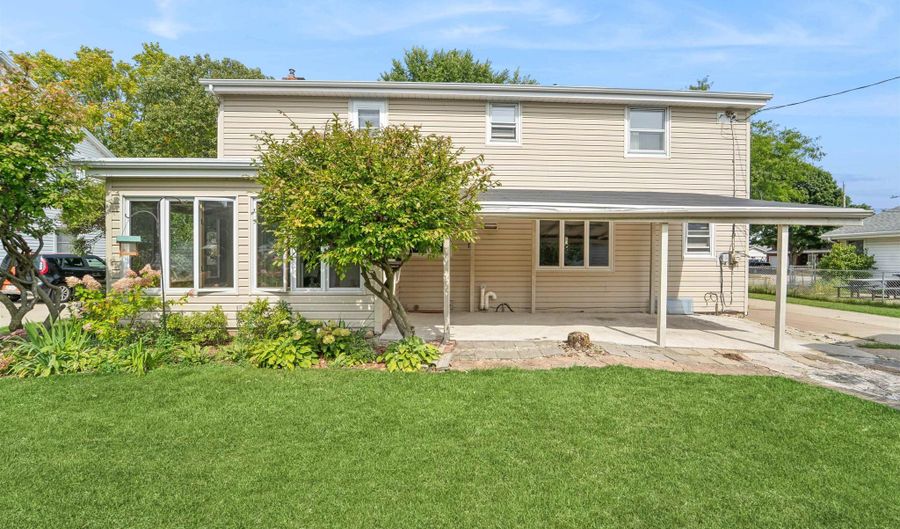 513 E GREENFIELD St, Appleton, WI 54911 - 4 Beds, 3 Bath