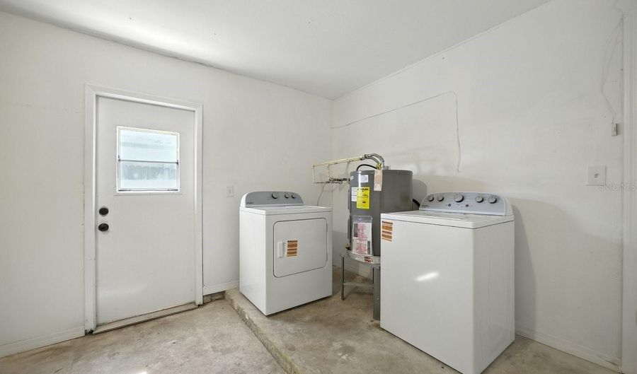 3165 DOWNING St 3167, Clearwater, FL 33759 - 2 Beds, 1 Bath