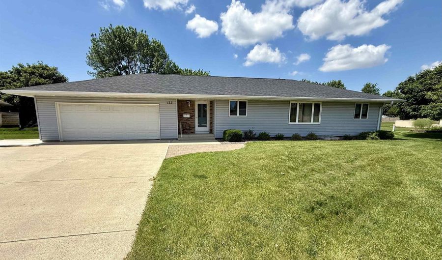 122 Parkside Dr, Algona, IA 50511 - 3 Beds, 2 Bath