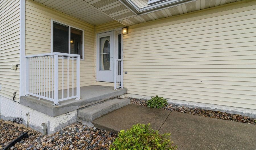 1017 10th Ave NW, Altoona, IA 50009 - 2 Beds, 2 Bath