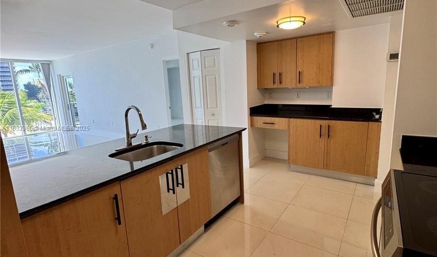 10275 Collins Ave 316, Bal Harbour, FL 33154 - 1 Beds, 2 Bath