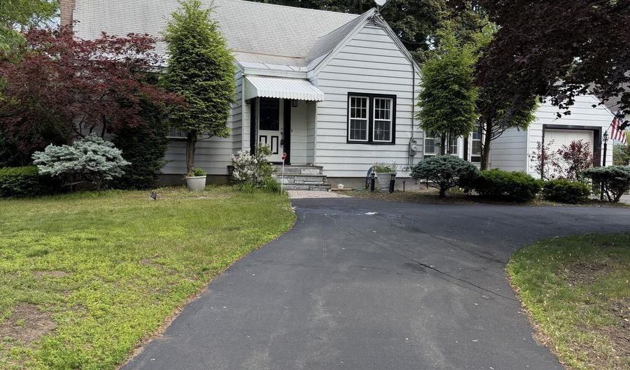 143 Sand Creek Rd, Albany, NY 12205 - 2 Beds, 1 Bath