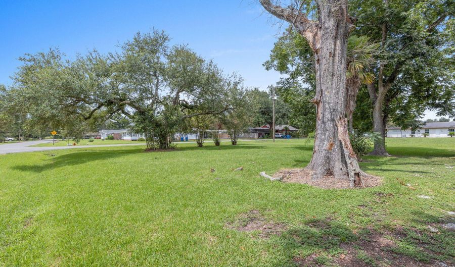 610 Decker St, Jennings, LA 70546 - 3 Beds, 2 Bath