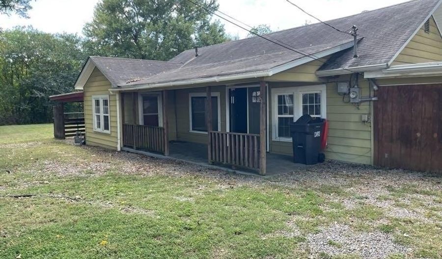 301 Locust St, Alma, AR 72921 - 3 Beds, 1 Bath