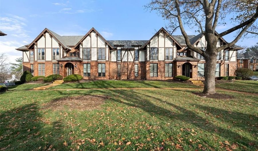 917 Claytonbrook Dr 3, Ballwin, MO 63011 - 2 Beds, 2 Bath