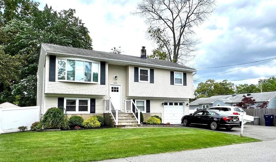 645 Ensign Ave, Beachwood, NJ 08722 - 4 Beds, 2 Bath
