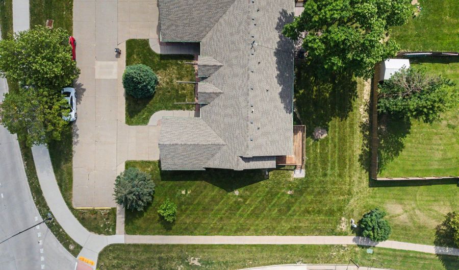 1012 8th St SE, Altoona, IA 50009 - 2 Beds, 3 Bath