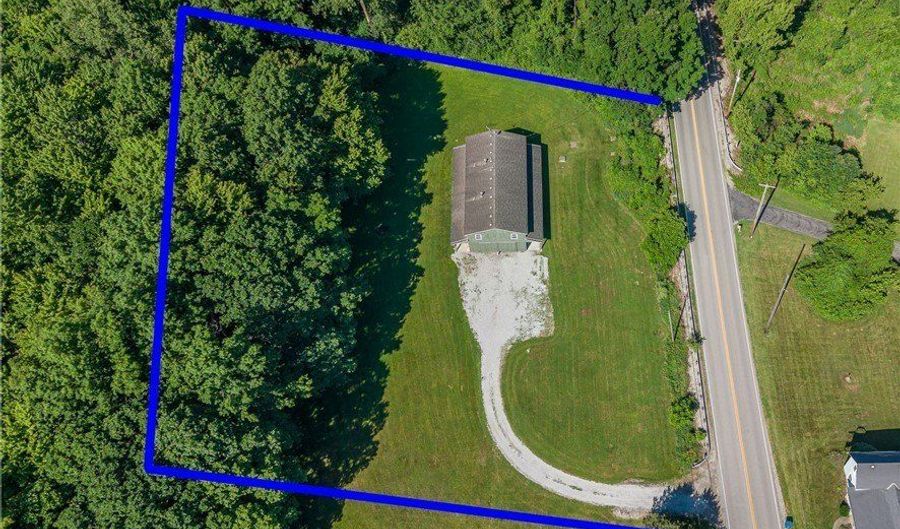 48903-48905 N Ridge Rd, Amherst, OH 44001 - 6 Beds, 4 Bath