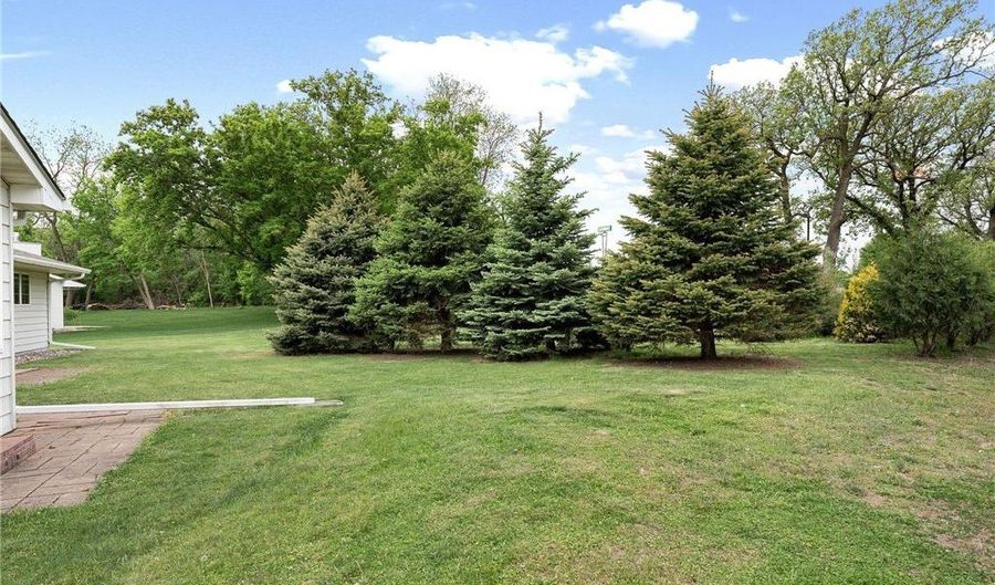 307 14th Pl NW, Austin, MN 55912 - 2 Beds, 2 Bath