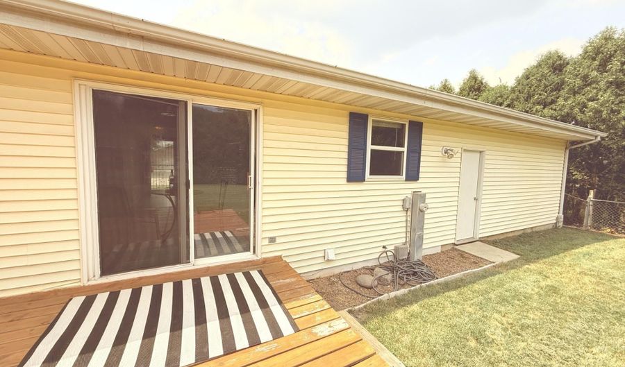 3219 Glenbarr Dr, Janesville, WI 53548 - 3 Beds, 2 Bath