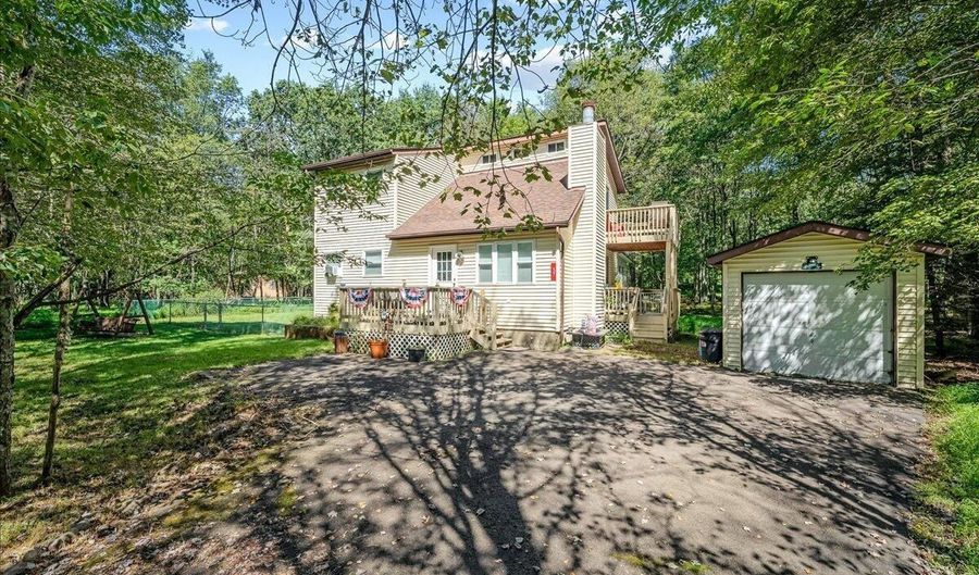 57 Frost Lane Ln, Albrightsville, PA 18210 - 3 Beds, 2 Bath