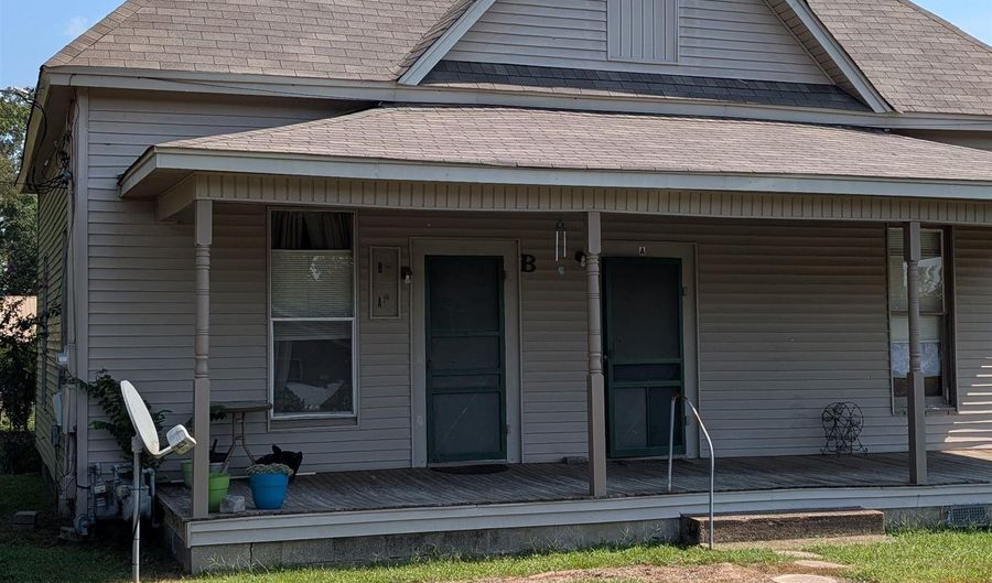 1028 S 11th St, Arkadelphia, AR 71923 - 4 Beds, 2 Bath