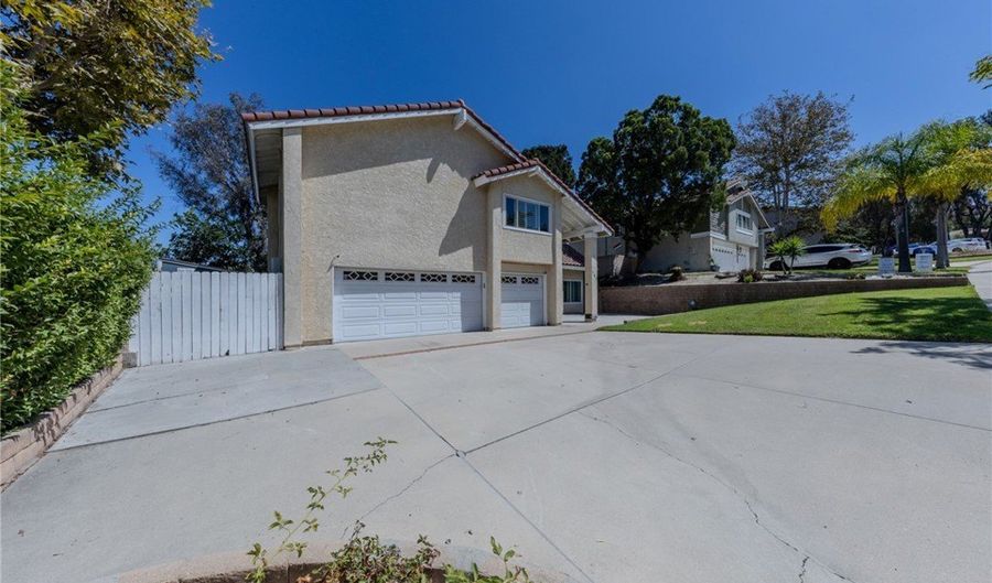 160 N Eucalyptus, Anaheim, CA 92808 - 4 Beds, 3 Bath