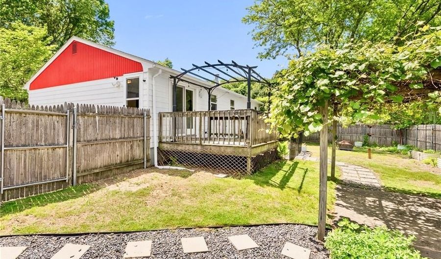 71 Plymouth St, Cranston, RI 02920 - 3 Beds, 1 Bath