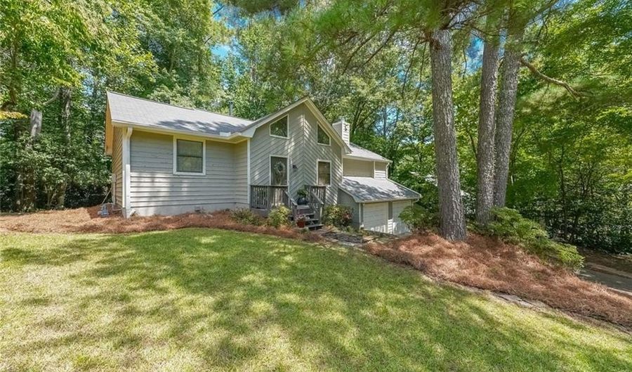 1046 SUMMER HILL Ct NW, Acworth, GA 30102 - 3 Beds, 2 Bath