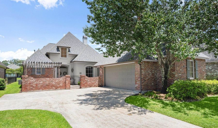 19537 S Harrells Ferry Rd, Baton Rouge, LA 70816 - 3 Beds, 3 Bath