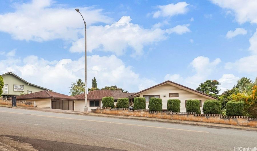 98-1089 Kaonohi St, Aiea, HI 96701 - 6 Beds, 4 Bath