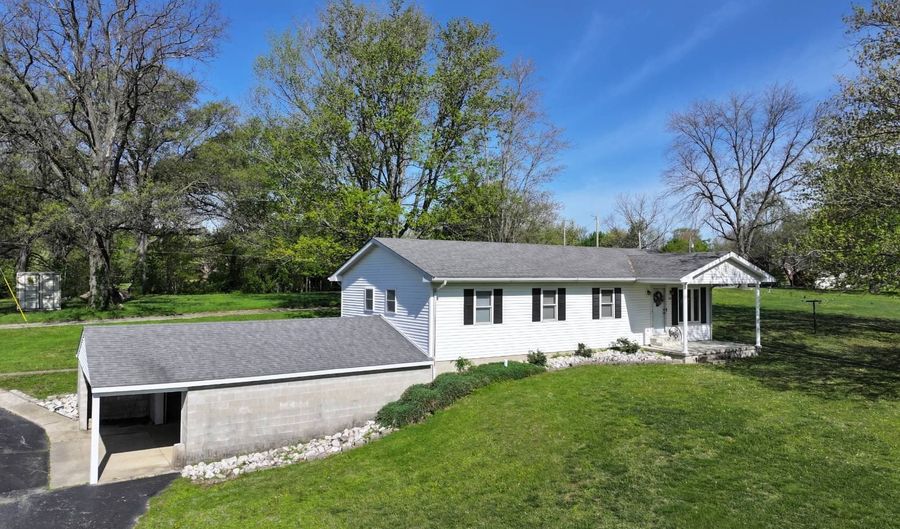 227 S. Seventh St, Albion, IL 62806 - 3 Beds, 1 Bath