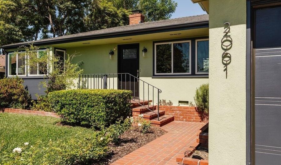 2061 N Roosevelt Ave, Altadena, CA 91001 - 3 Beds, 2 Bath