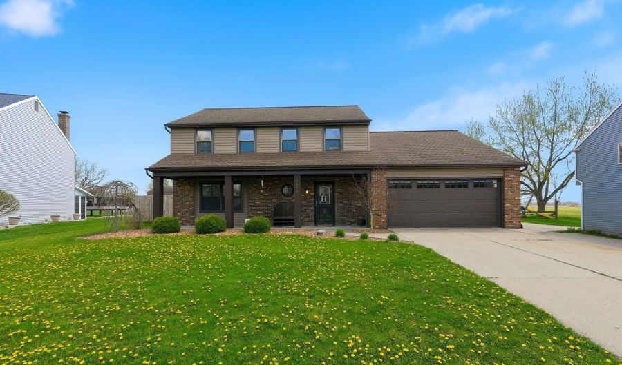 1404 Davidson Ct, Auburn, IN 46706 - 5 Beds, 3 Bath