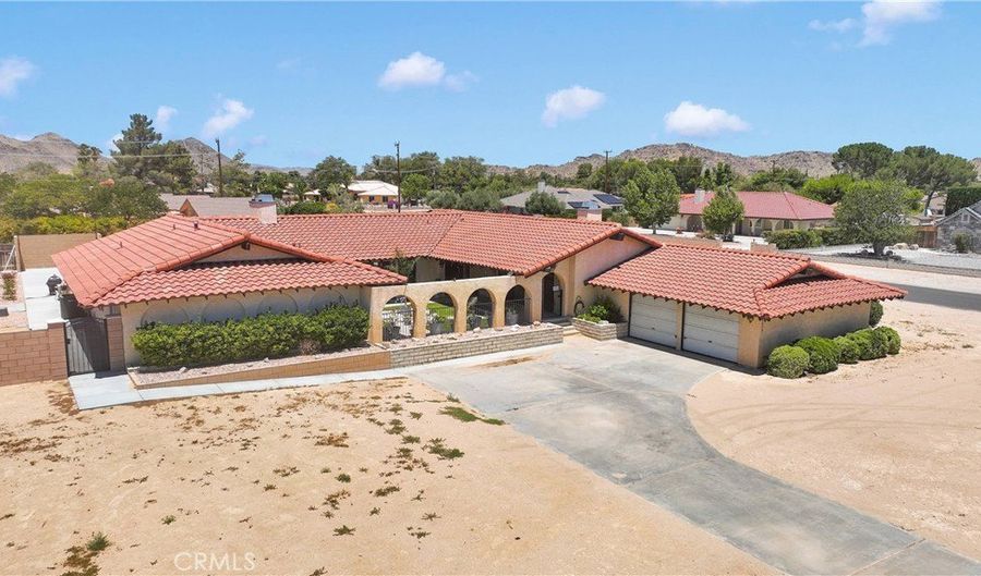 19678 Red Feather Rd, Apple Valley, CA 92307 - 4 Beds, 4 Bath