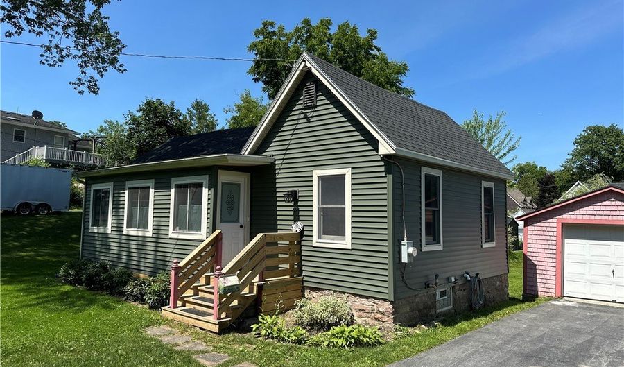 35 Bolton Ave, Alexandria Bay, NY 13607 - 2 Beds, 1 Bath