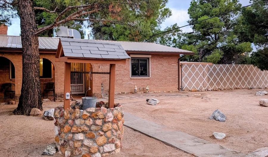 1085 S Highway 80, Benson, AZ 85602 - 3 Beds, 3 Bath