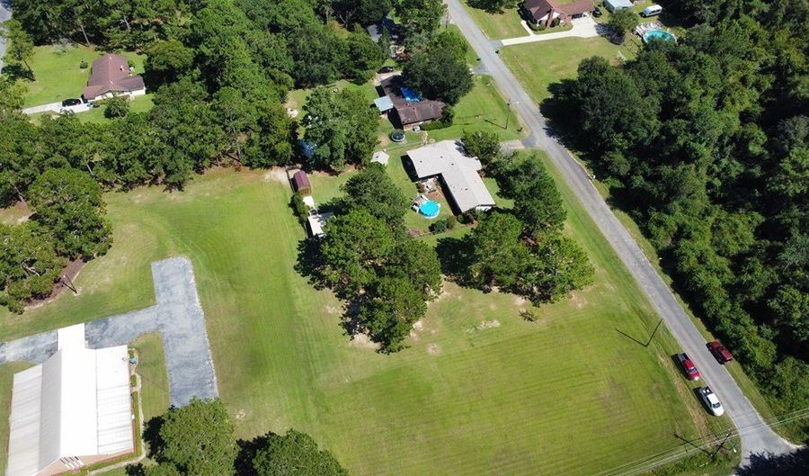 727 Donna Ave, Ashburn, GA 31714 - 4 Beds, 2 Bath