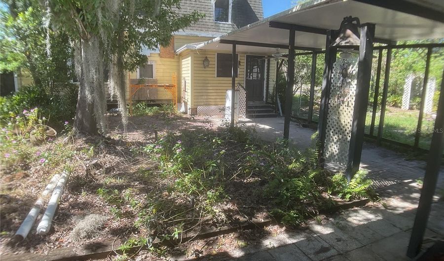 505 E OAK St, Arcadia, FL 34266 - 3 Beds, 2 Bath