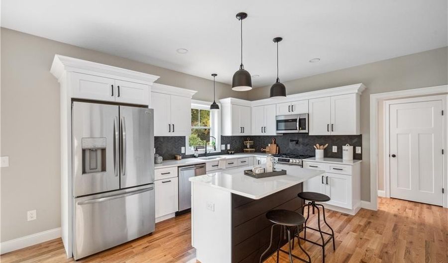 156 Potter St, Cranston, RI 02910 - 3 Beds, 3 Bath