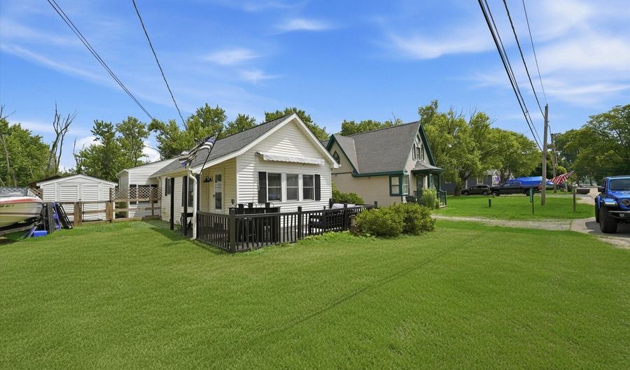 23016 W Lakeview Ave, Antioch, IL 60002 - 2 Beds, 1 Bath