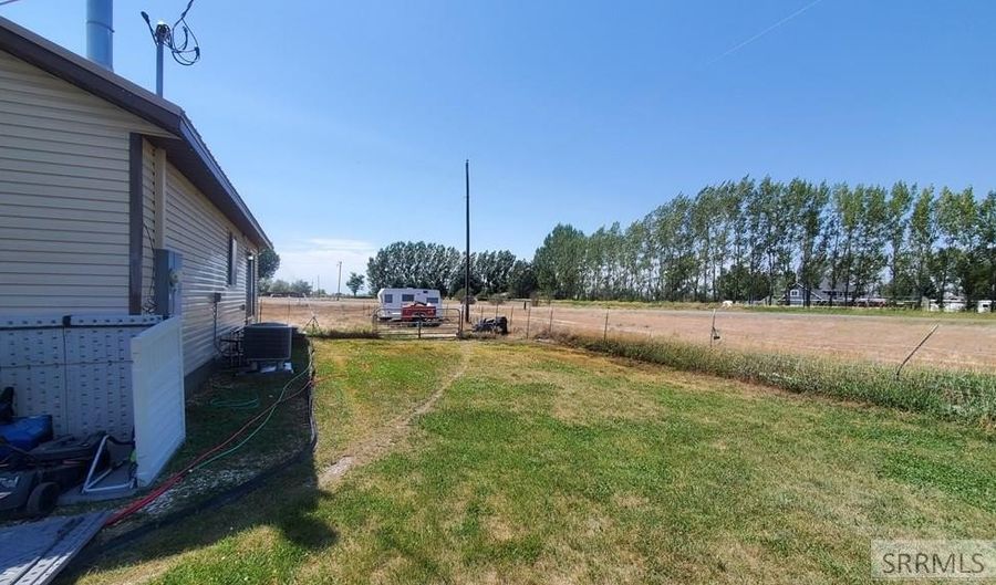 325 N 400 W, Blackfoot, ID 83221 - 3 Beds, 3 Bath