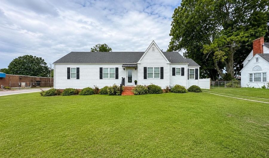 622 E Memorial Dr, Ahoskie, NC 27910 - 3 Beds, 3 Bath