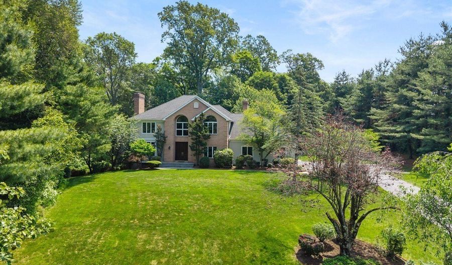 1 Mountaincrest Dr, Cheshire, CT 06410 - 4 Beds, 5 Bath