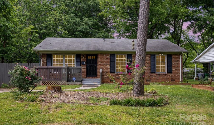 1519 Briarfield Dr, Charlotte, NC 28205 - 3 Beds, 2 Bath