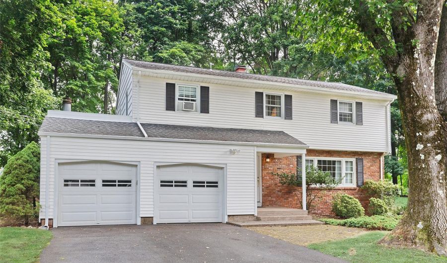 12 Provost Dr, Airmont, NY 10901 - 4 Beds, 3 Bath