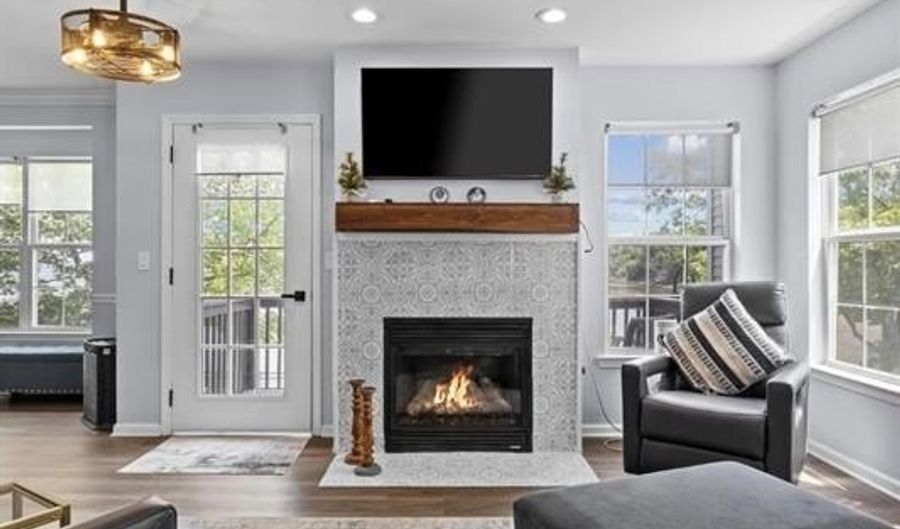 25 BAYSIDE Dr, Bayonne, NJ 07002 - 2 Beds, 3 Bath
