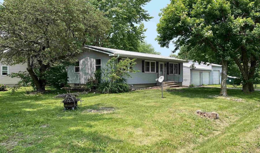 105 S 6th St, Albia, IA 52531 - 3 Beds, 1 Bath