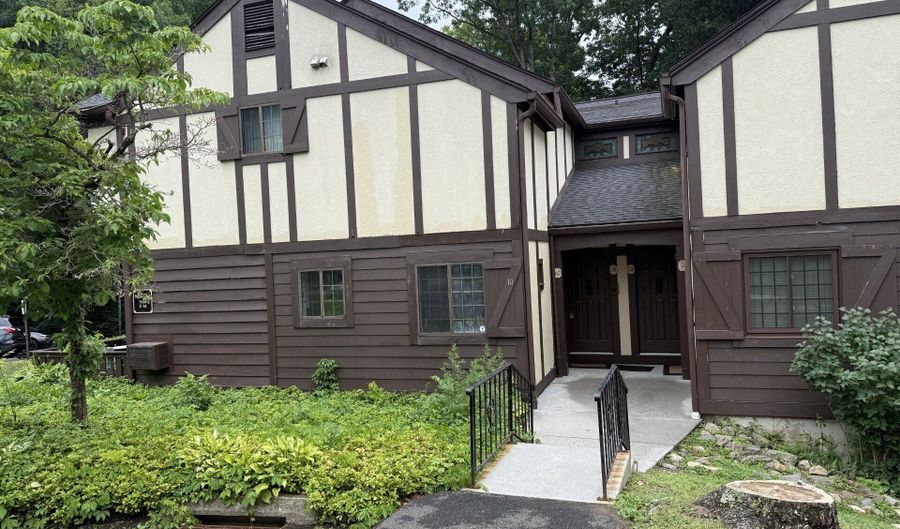 10 Tara Dr 10, Brookfield, CT 06804 - 1 Beds, 2 Bath