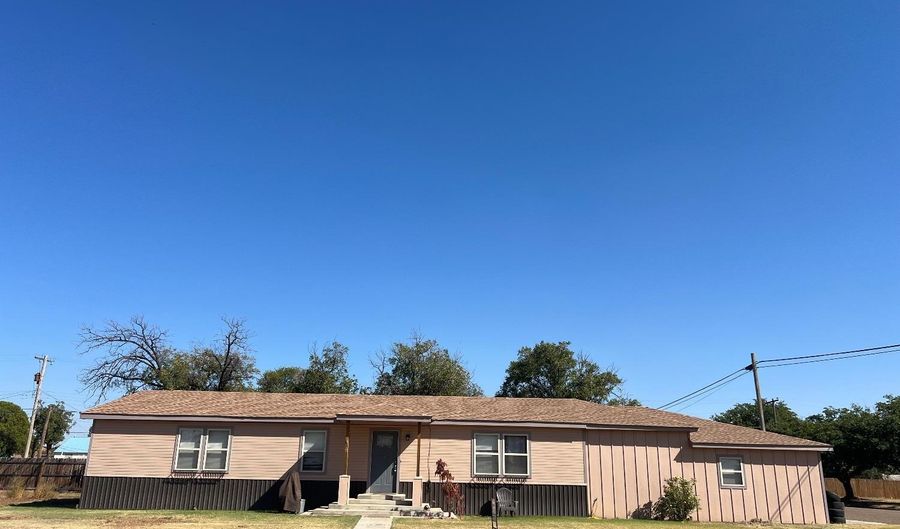 1112 13th St, Abernathy, TX 79311 - 3 Beds, 2 Bath