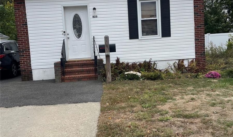 825 County Line Rd, Amityville, NY 11701 - 2 Beds, 1 Bath