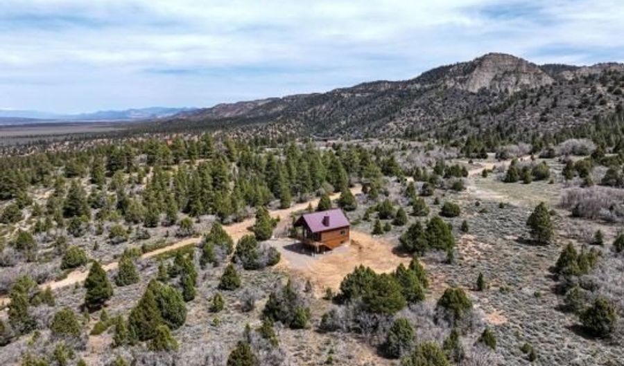 2635 E Ridgeview Ave, Alton, UT 84710 - 3 Beds, 2 Bath